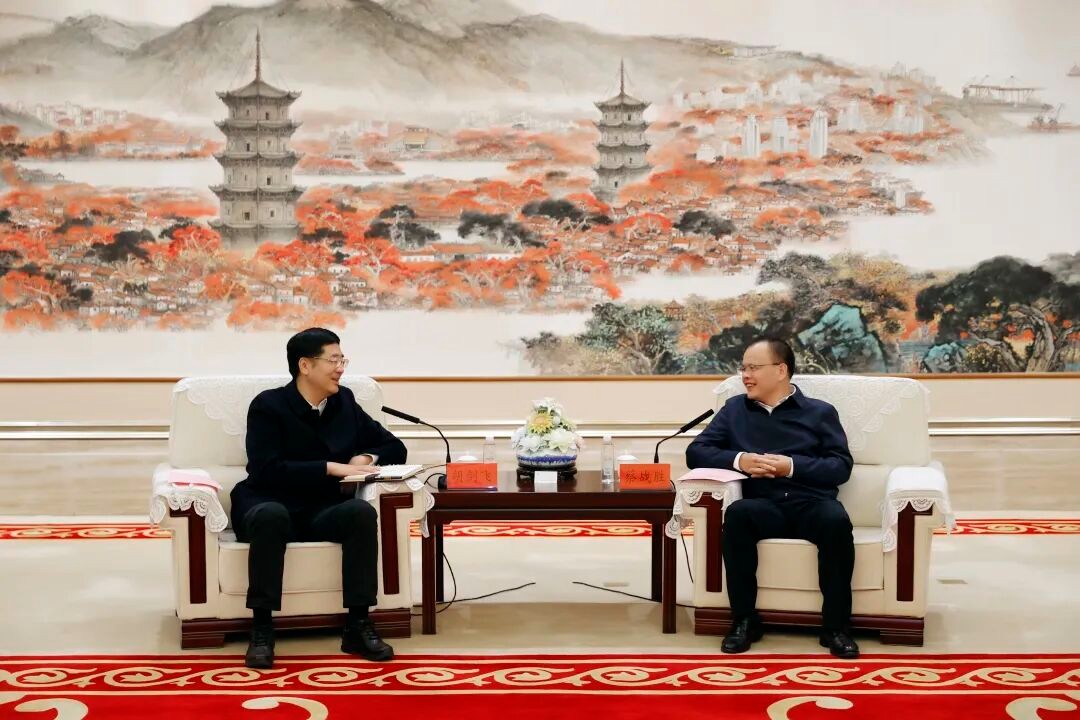 蔡戰勝與撫州市市長胡劍飛一行座談交流